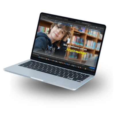 Imagem de um notebook com o site da Maxmus Gráfica aberto